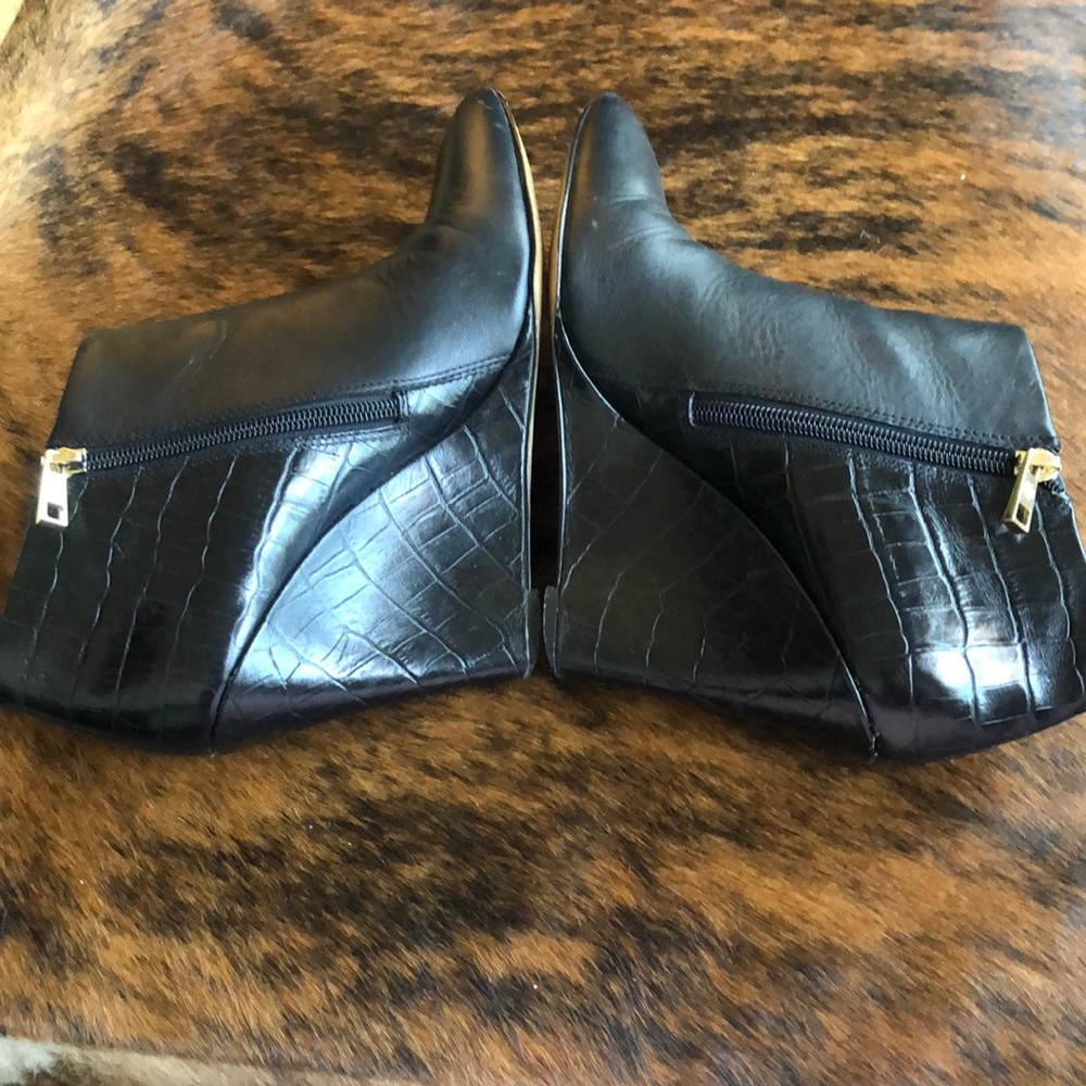 Ann Taylor Black Leather Pointed Toe Wedge Ankle Booties size 10 - Picture 4 of 7